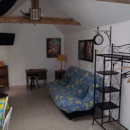 Studio Apartment Colline-Beaumont Bagian luar foto