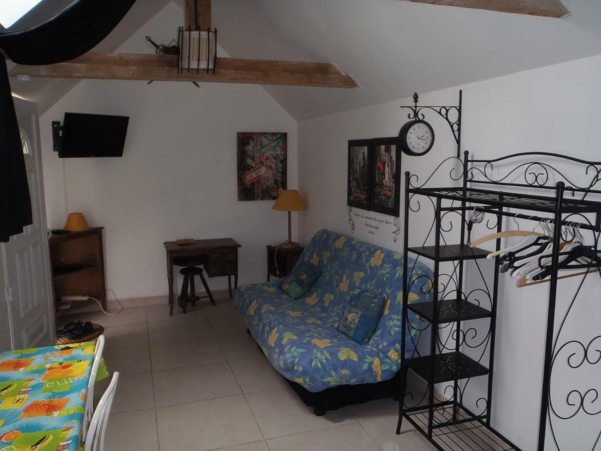 Studio Apartment Colline-Beaumont Bagian luar foto